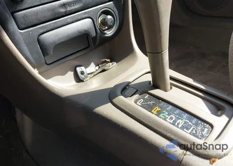 1999 Chevrolet Prizm из США, поврежденный, VIN 1Y1SK5489XZ415562